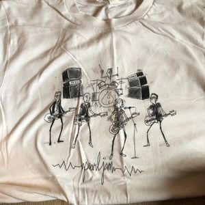 3/$75 Men’s Pearl Jam Concert Tee